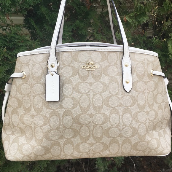 Coach Handbags - ✅FINAL PRICE ✅COACH DRAWSTRING SIGNATURE CARRYALL